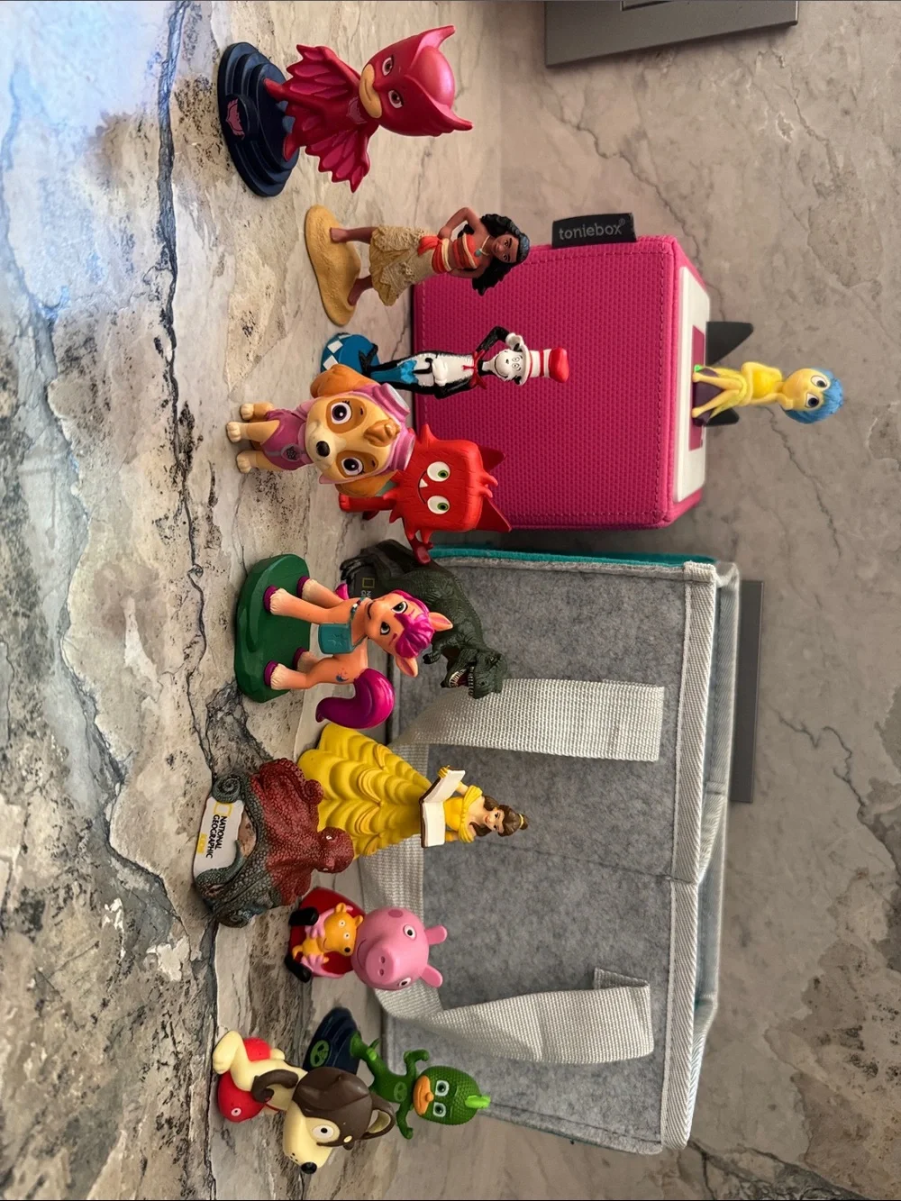 Toniebox bundle with characters and carrying case